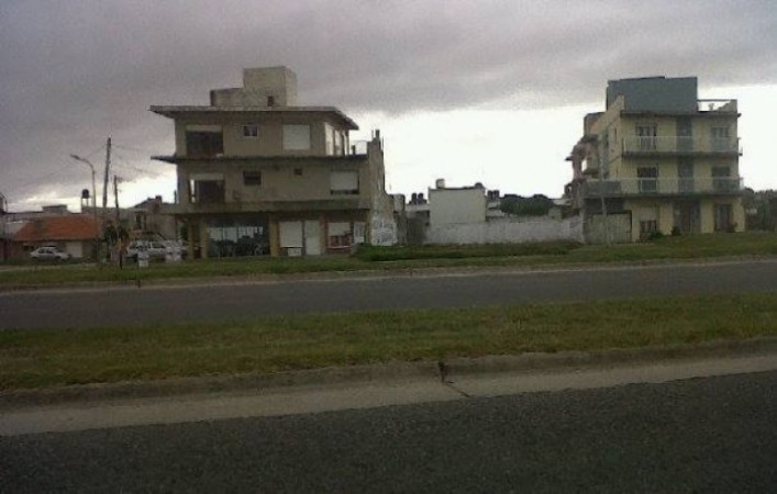 TERRENO FRENTE AL MAR APTO 5 PISOS
