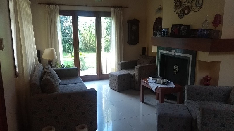 VENTA MAGNIFICA CASA CON PILETA CUBIERTA Y CLIMATIZADA. BARRIO LOS TILOS