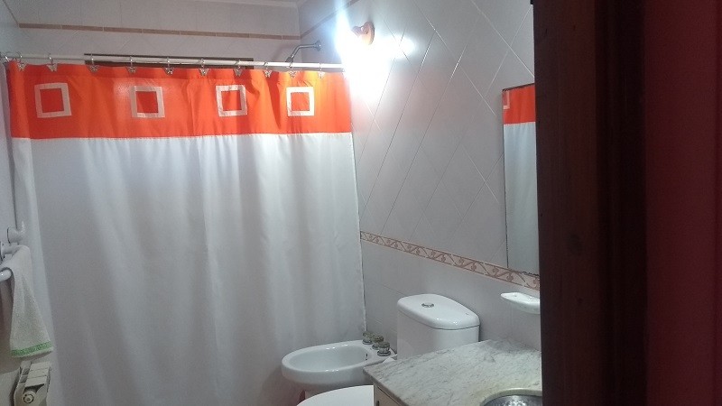 VENTA MAGNIFICA CASA CON PILETA CUBIERTA Y CLIMATIZADA. BARRIO LOS TILOS