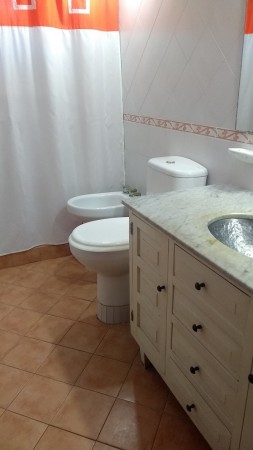 VENTA MAGNIFICA CASA CON PILETA CUBIERTA Y CLIMATIZADA. BARRIO LOS TILOS