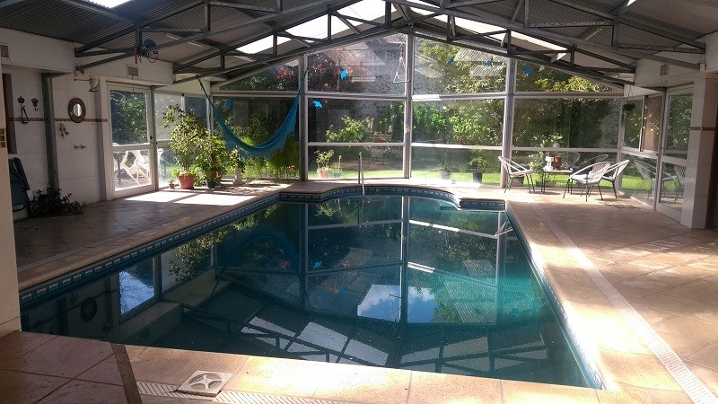 VENTA MAGNIFICA CASA CON PILETA CUBIERTA Y CLIMATIZADA. BARRIO LOS TILOS
