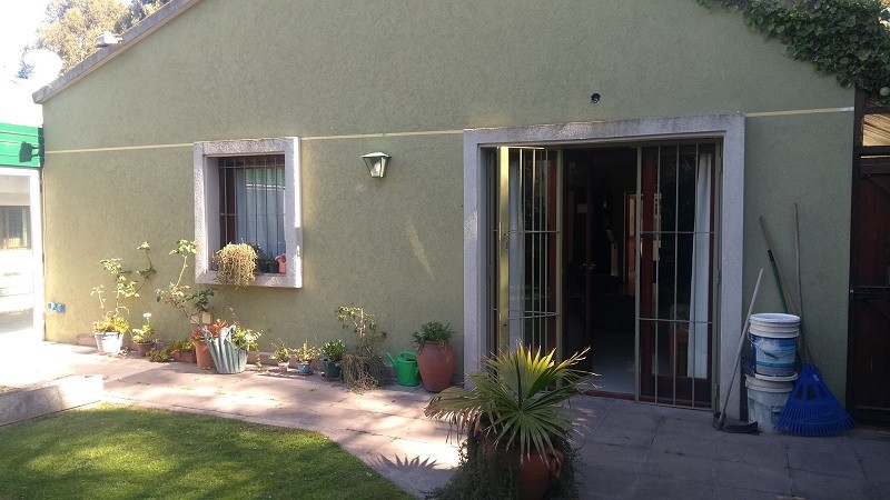 VENTA MAGNIFICA CASA CON PILETA CUBIERTA Y CLIMATIZADA. BARRIO LOS TILOS