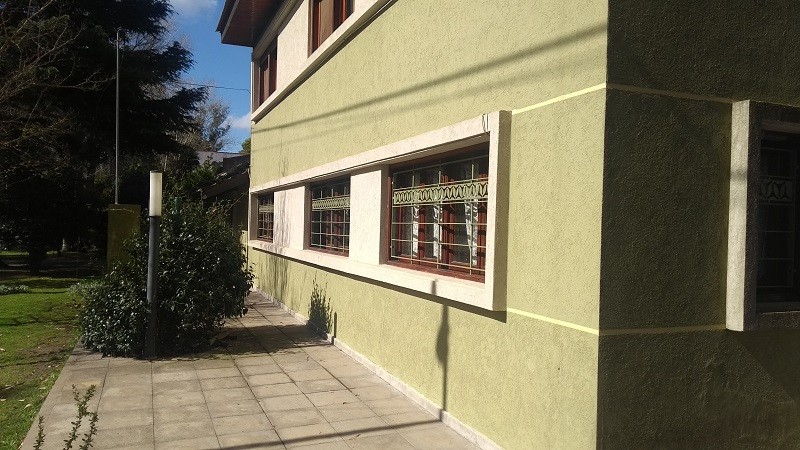 VENTA MAGNIFICA CASA CON PILETA CUBIERTA Y CLIMATIZADA. BARRIO LOS TILOS