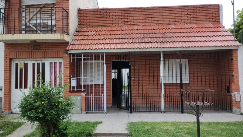 VENTA CASA LOTE PROPIO A RECICLAR 