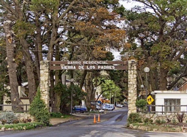 VENTA LOTE SIERRA DE LOS PADRES CERCA DE LA CAPILLA 