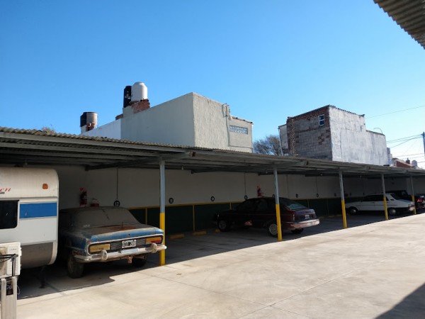 VENTA  INMUEBLE COCHERAS CON IMPORTANTE RENTA 