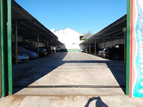 VENTA  INMUEBLE COCHERAS CON IMPORTANTE RENTA 