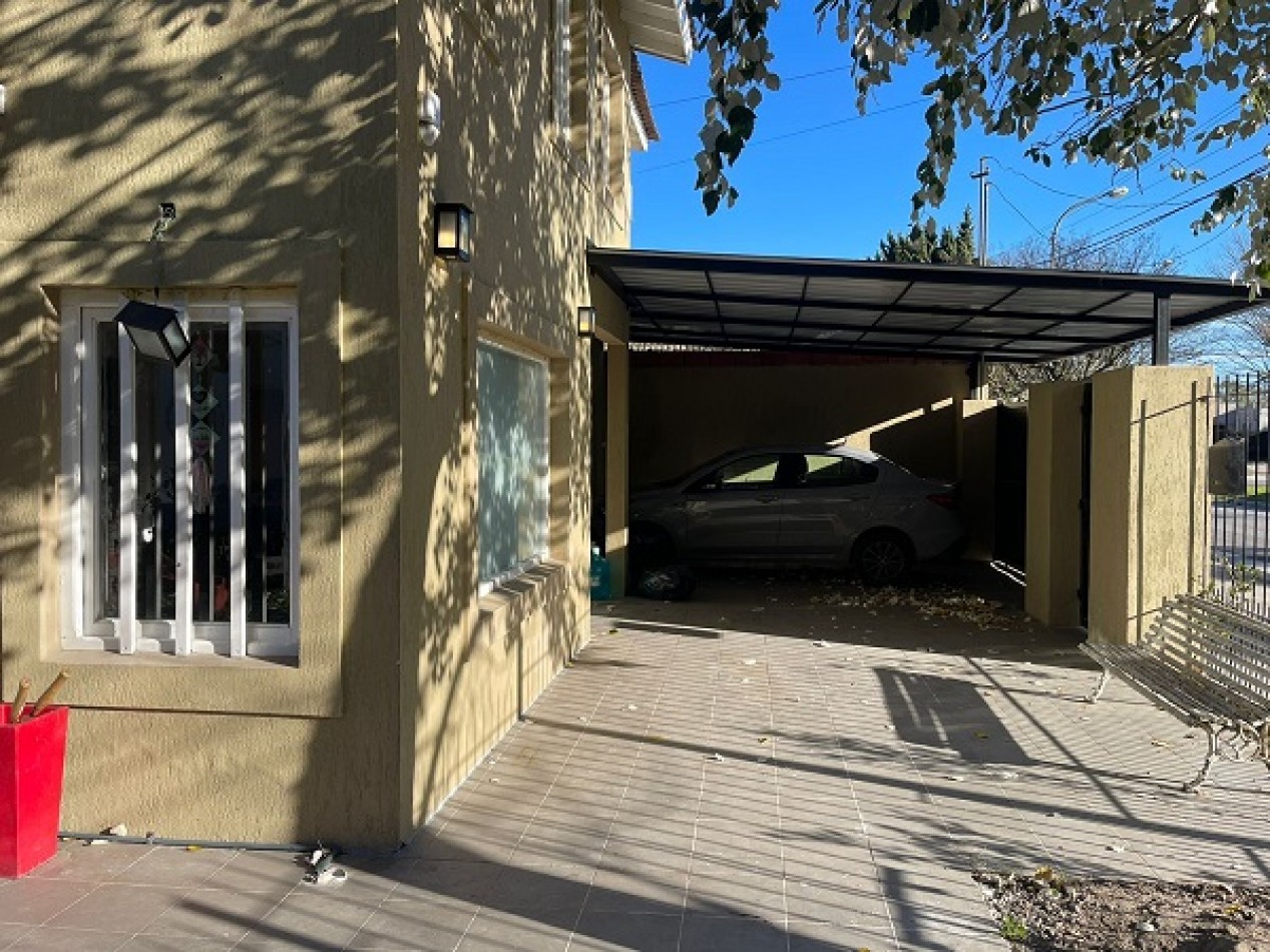 VENTA CASA 5 AMBIENTES CON PILETA CLIMATIZADA. BARRIO LA FLORIDA