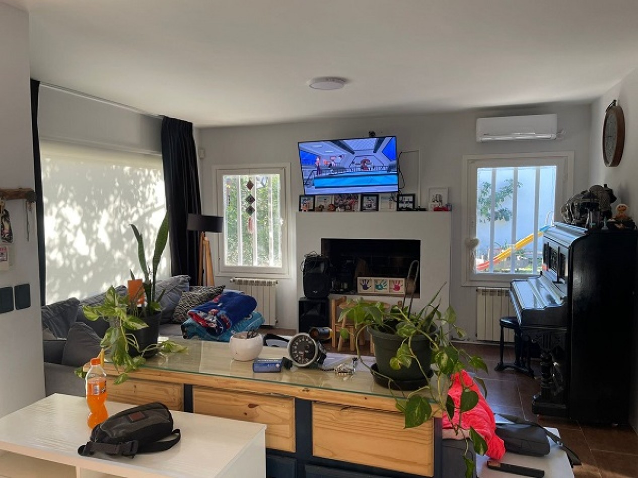 VENTA CASA 5 AMBIENTES CON PILETA CLIMATIZADA. BARRIO LA FLORIDA