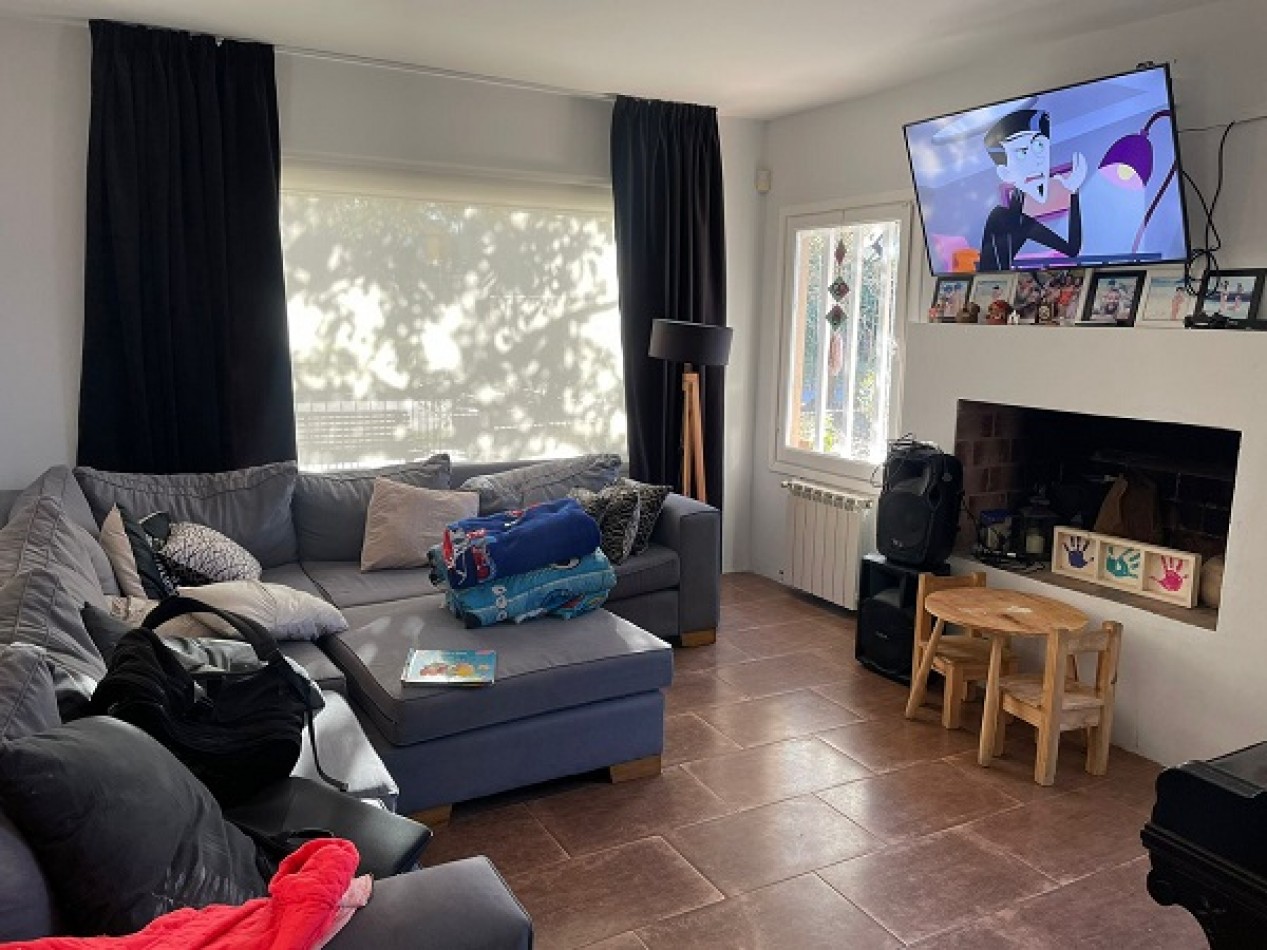 VENTA CASA 5 AMBIENTES CON PILETA CLIMATIZADA. BARRIO LA FLORIDA