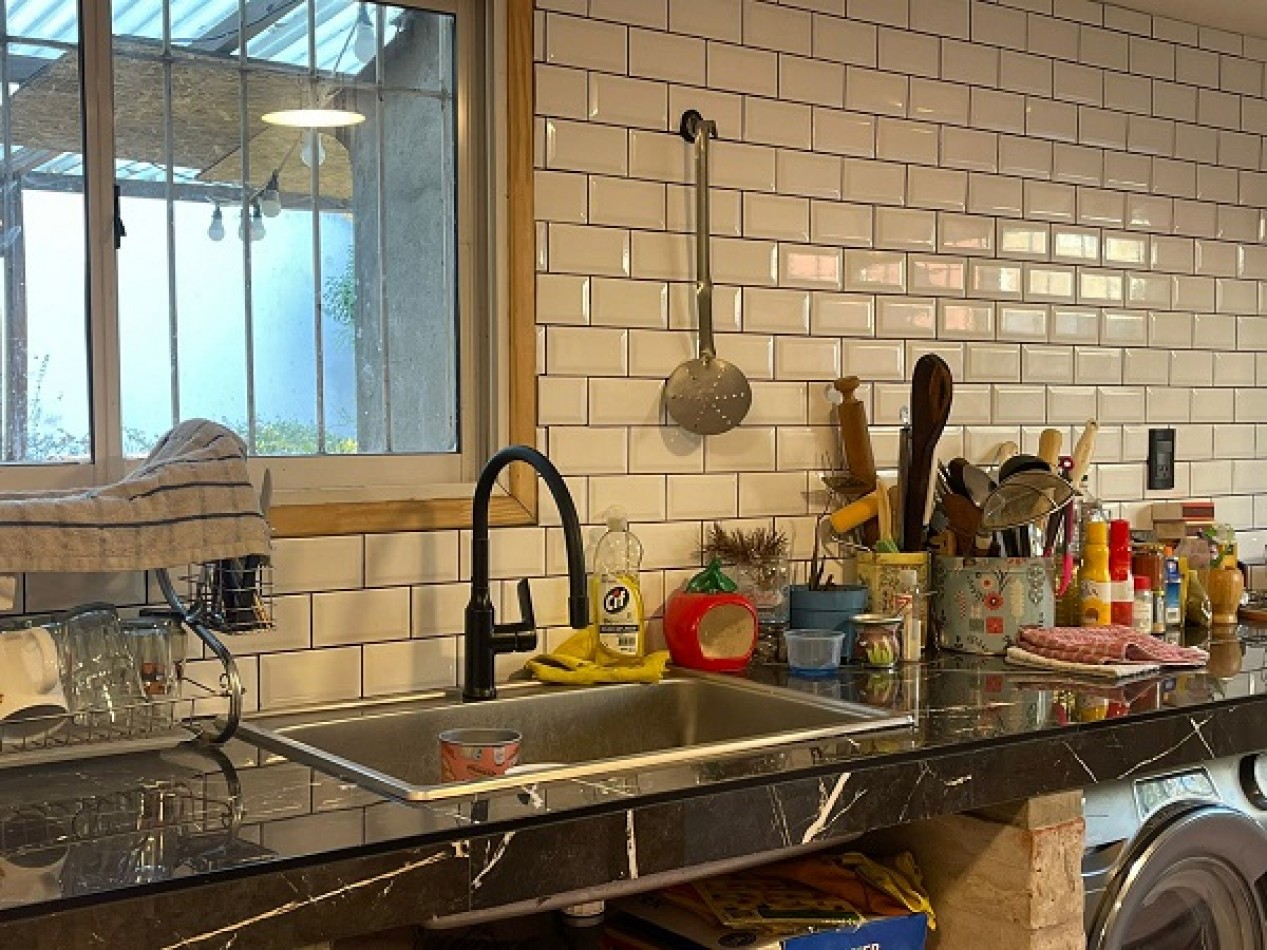 VENTA CASA 5 AMBIENTES CON PILETA CLIMATIZADA. BARRIO LA FLORIDA
