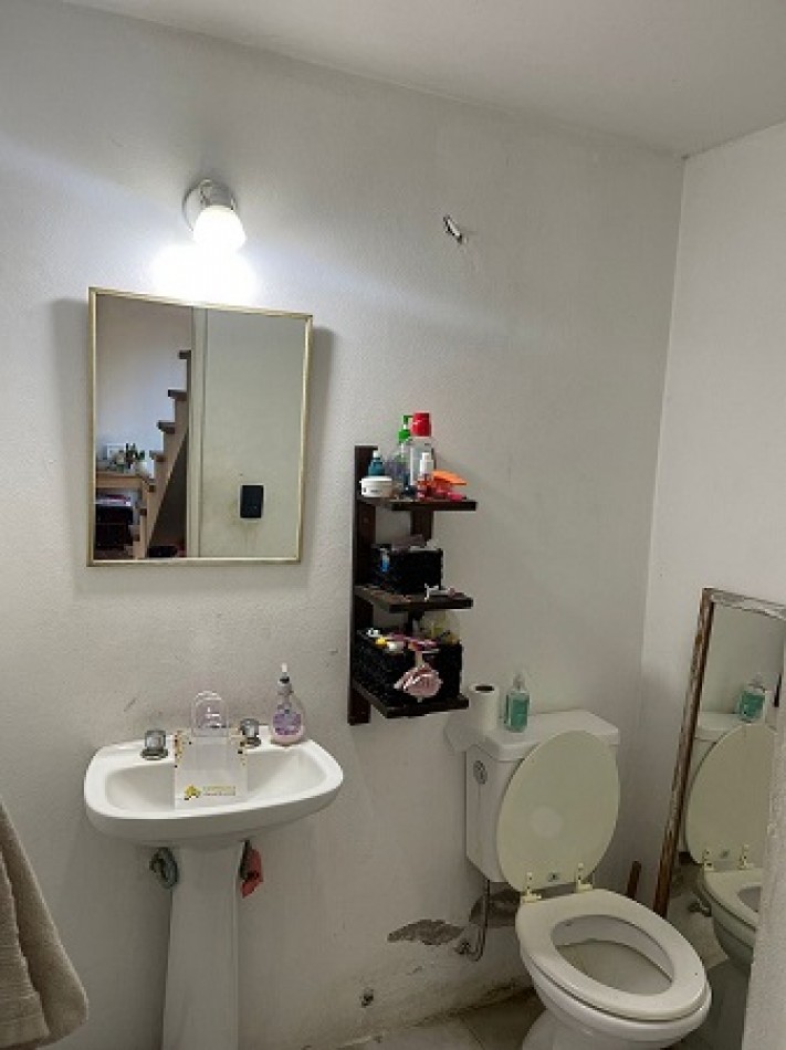 VENTA CASA 5 AMBIENTES CON PILETA CLIMATIZADA. BARRIO LA FLORIDA