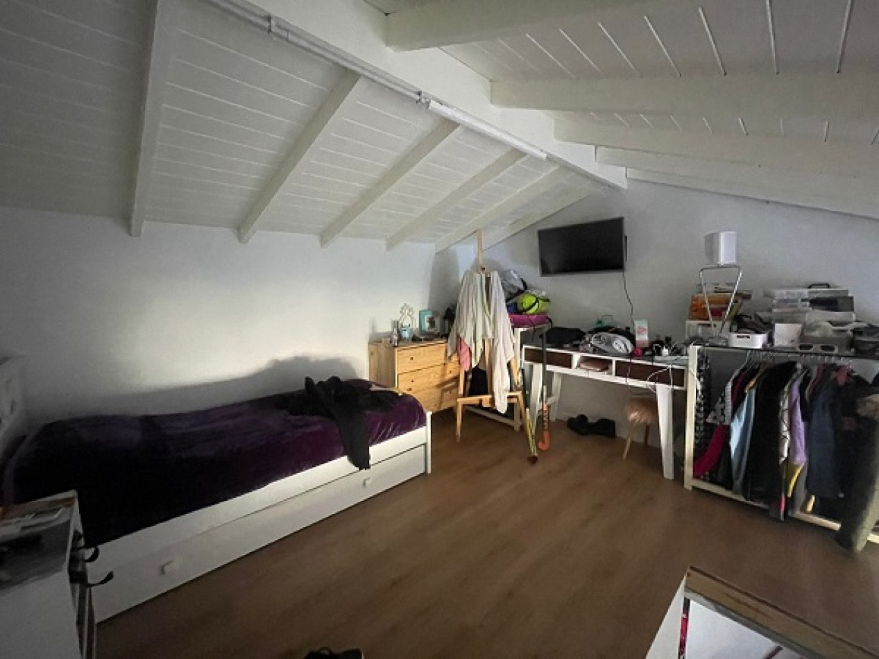 VENTA CASA 5 AMBIENTES CON PILETA CLIMATIZADA. BARRIO LA FLORIDA