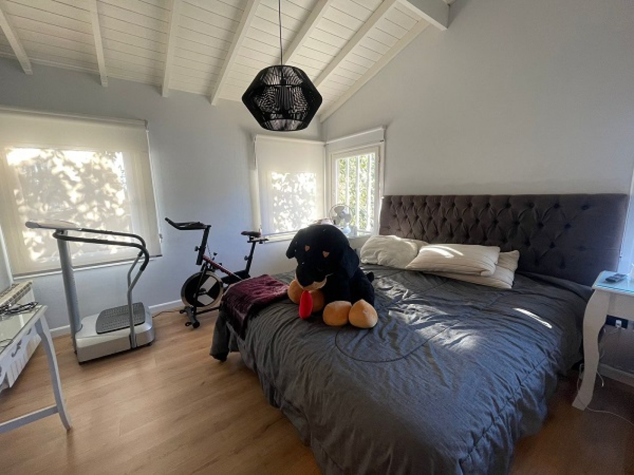 VENTA CASA 5 AMBIENTES CON PILETA CLIMATIZADA. BARRIO LA FLORIDA