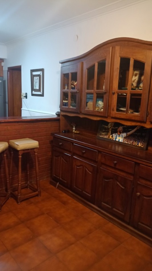 VENTA CASA 3 AMBIENTES Y QUINCHO, BARRIO LOS PINARES.