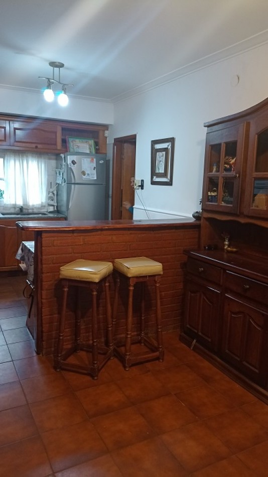 VENTA CASA 3 AMBIENTES Y QUINCHO, BARRIO LOS PINARES.