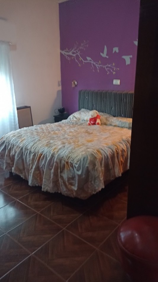 VENTA CASA 3 AMBIENTES Y QUINCHO, BARRIO LOS PINARES.