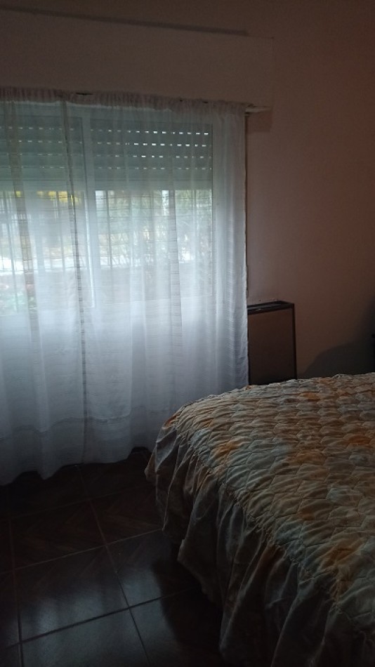 VENTA CASA 3 AMBIENTES Y QUINCHO, BARRIO LOS PINARES.