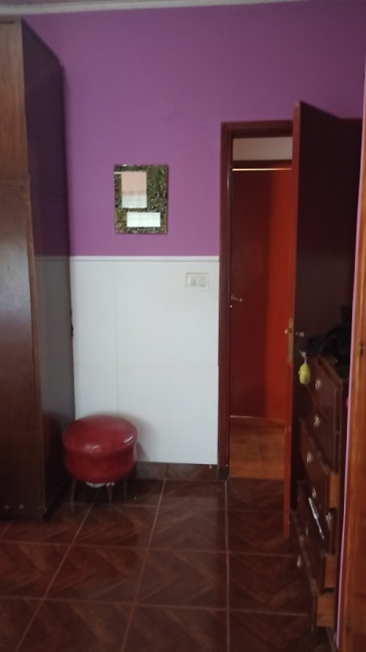 VENTA CASA 3 AMBIENTES Y QUINCHO, BARRIO LOS PINARES.