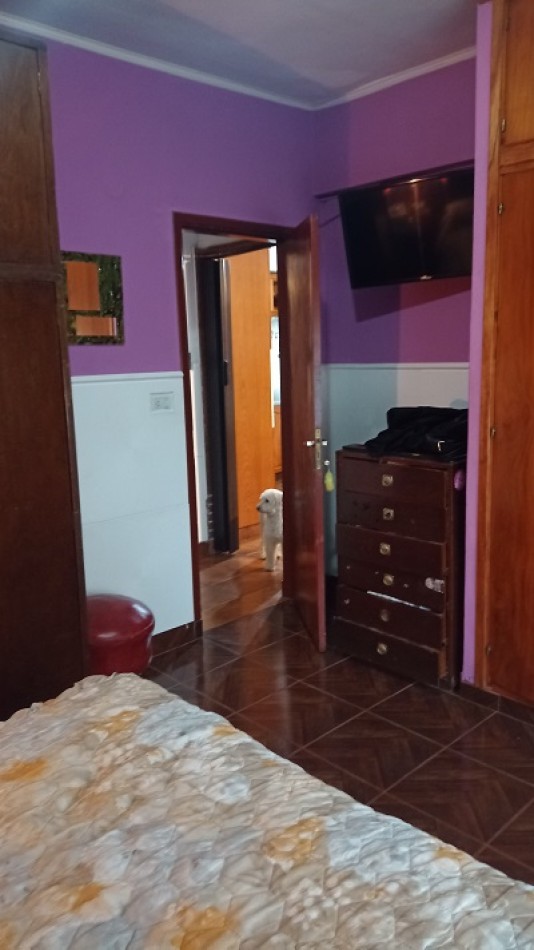 VENTA CASA 3 AMBIENTES Y QUINCHO, BARRIO LOS PINARES.