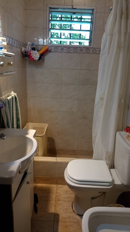 VENTA CASA 3 AMBIENTES Y QUINCHO, BARRIO LOS PINARES.