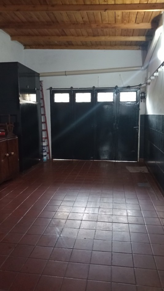 VENTA CASA 3 AMBIENTES Y QUINCHO, BARRIO LOS PINARES.