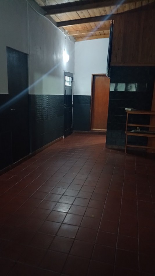 VENTA CASA 3 AMBIENTES Y QUINCHO, BARRIO LOS PINARES.