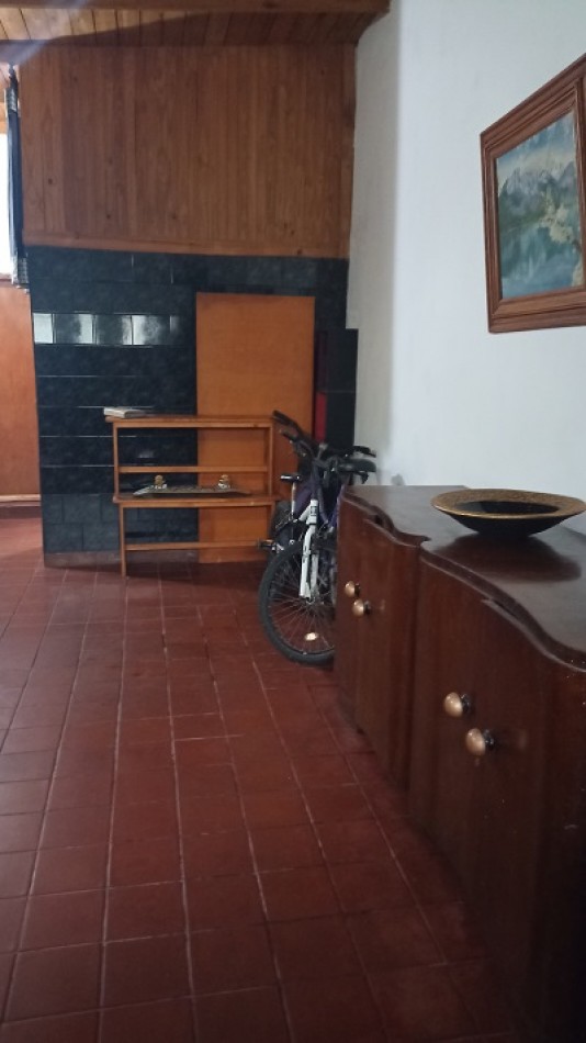 VENTA CASA 3 AMBIENTES Y QUINCHO, BARRIO LOS PINARES.