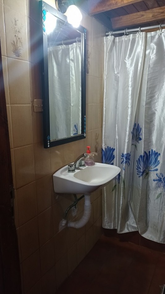 VENTA CASA 3 AMBIENTES Y QUINCHO, BARRIO LOS PINARES.