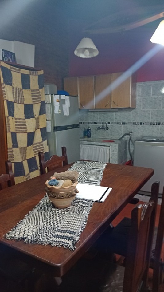VENTA CASA 3 AMBIENTES Y QUINCHO, BARRIO LOS PINARES.