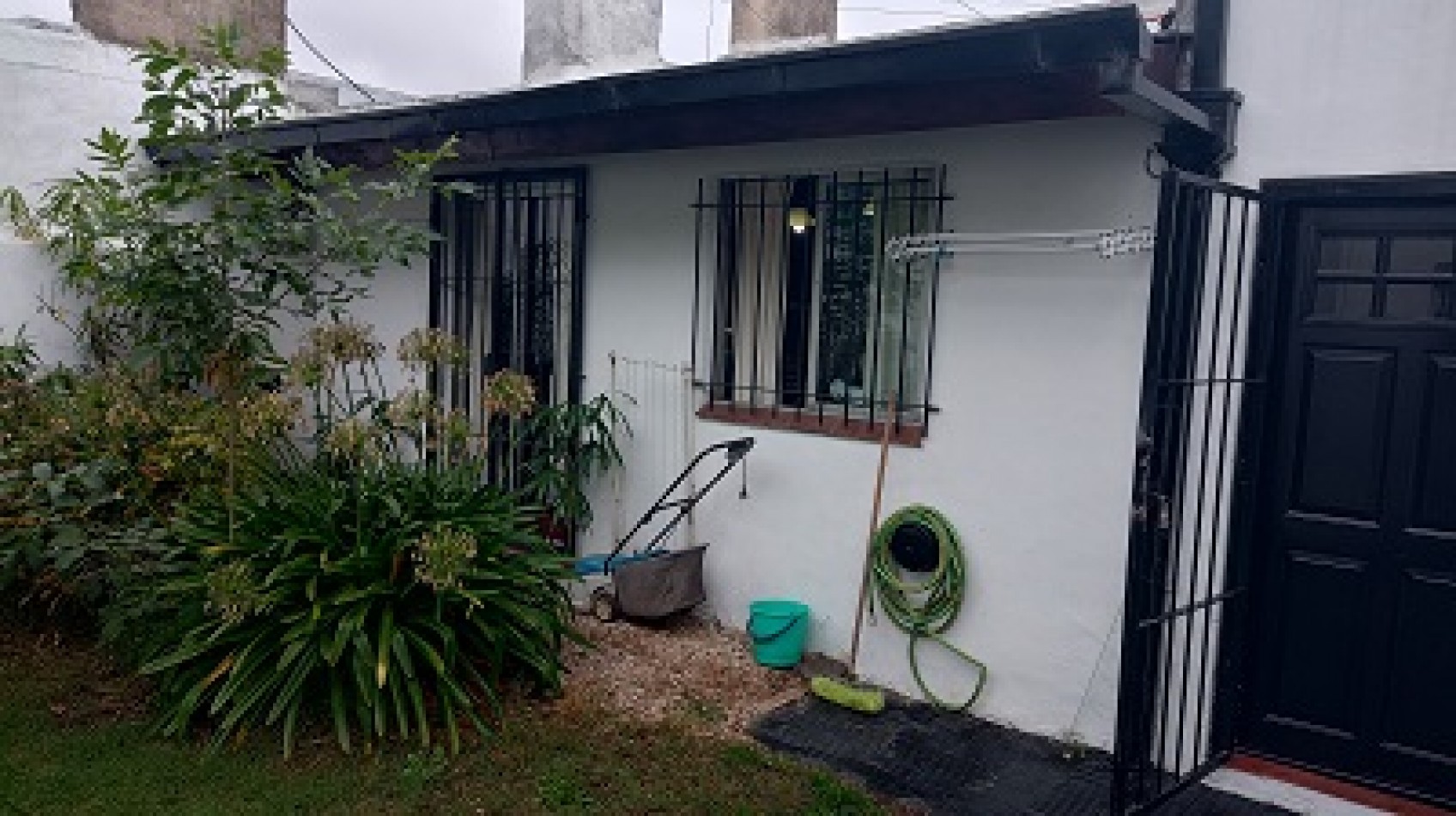 VENTA CASA 3 AMBIENTES Y QUINCHO, BARRIO LOS PINARES.