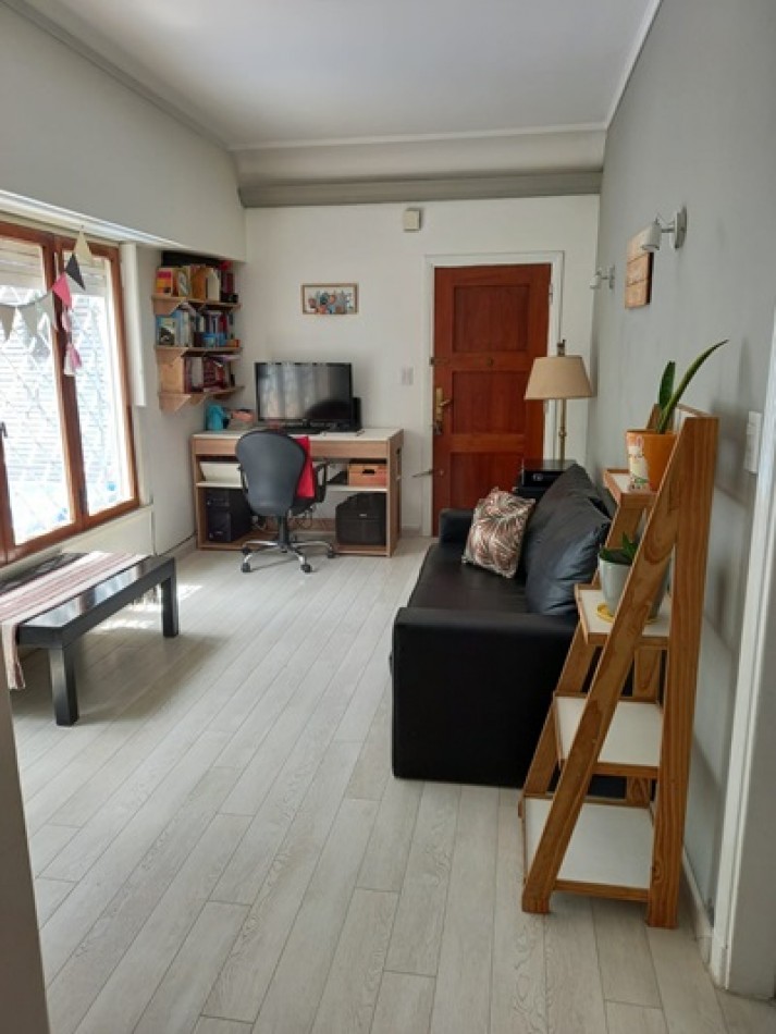 VENTA CHALET  4 AMBIENTES CON COCHERA, PATIO. EN ESQUINA BARRIO SAN JOSE