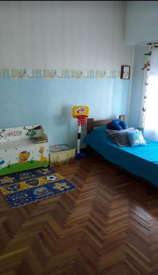 VENTA CHALET  4 AMBIENTES CON COCHERA, PATIO. EN ESQUINA BARRIO SAN JOSE
