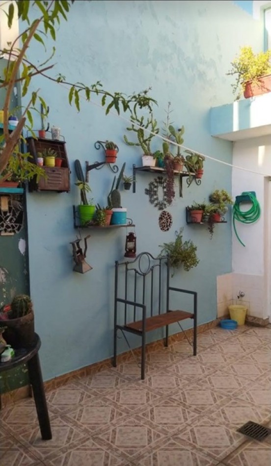 VENTA CHALET  4 AMBIENTES CON COCHERA, PATIO. EN ESQUINA BARRIO SAN JOSE