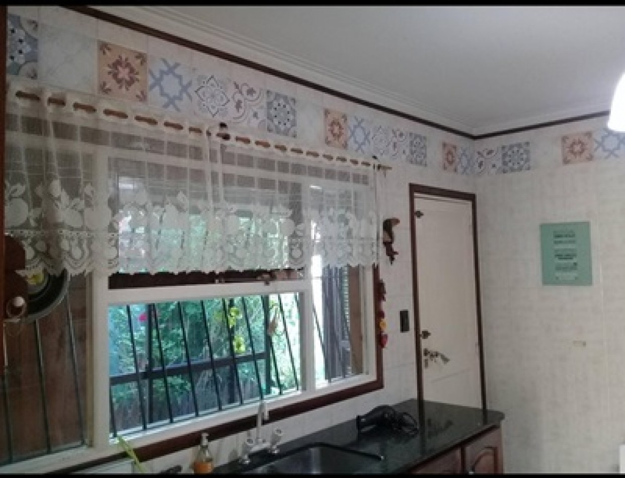 VENTA CHALET  4 AMBIENTES CON COCHERA, PATIO. EN ESQUINA BARRIO SAN JOSE