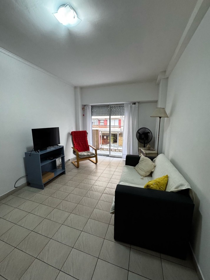 ALQUILER 24 MESES DEPARTAMENTO 2 AMBIENTES AL FRENTE CON BALCON Y PATIO. LA PERLA