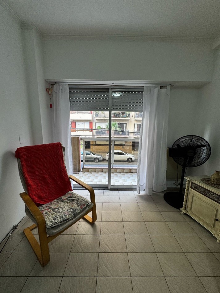 ALQUILER 24 MESES DEPARTAMENTO 2 AMBIENTES AL FRENTE CON BALCON Y PATIO. LA PERLA