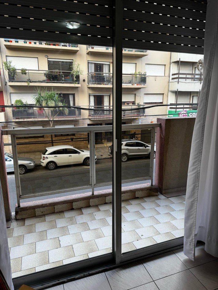 ALQUILER 24 MESES DEPARTAMENTO 2 AMBIENTES AL FRENTE CON BALCON Y PATIO. LA PERLA