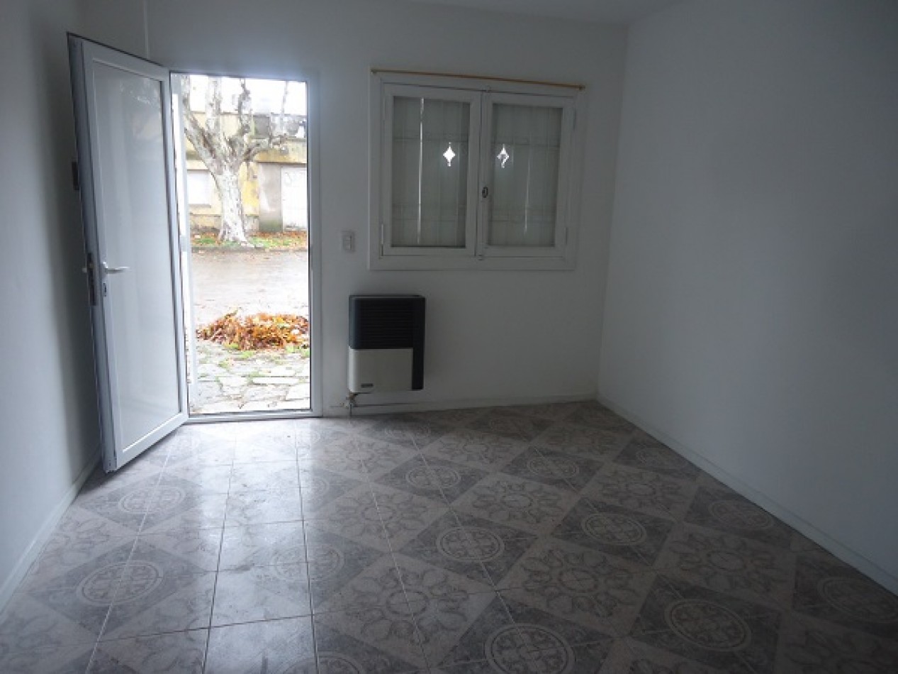 ALQUILER 24 MESES PH AL FRENTE DE 3 AMBIENTES CON PATIO INTERNO. POMPEYA