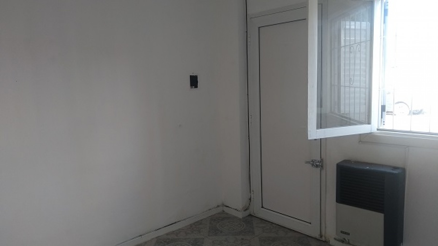 ALQUILER 24 MESES PH AL FRENTE DE 3 AMBIENTES CON PATIO INTERNO. POMPEYA