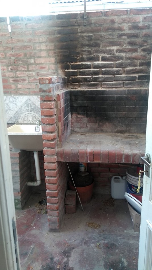 ALQUILER 24 MESES PH AL FRENTE DE 3 AMBIENTES CON PATIO INTERNO. POMPEYA