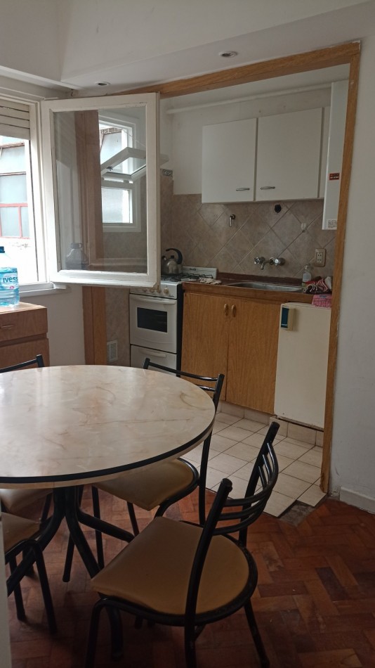 VENTA DEPARTAMENTO 1 1/2 AMBIENTE DIVIDIDO CENTRO.