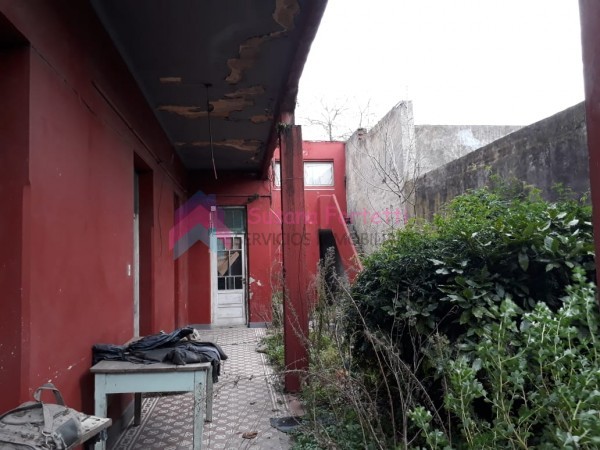 VENTA LOTE CON CONSTRUCCION A DEMOLER  APTO EDIFICIO