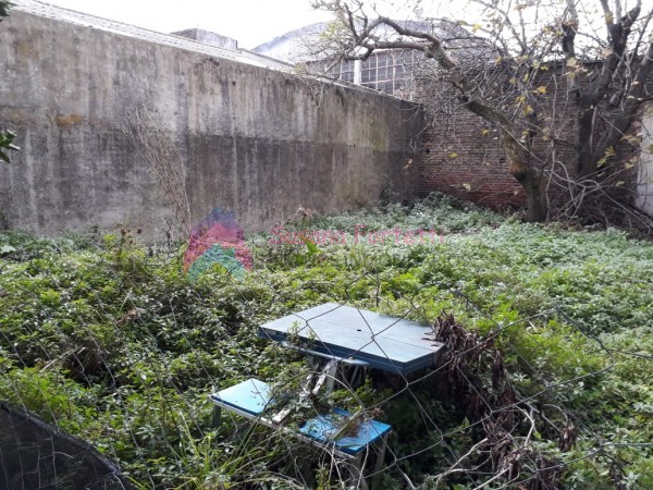 VENTA LOTE CON CONSTRUCCION A DEMOLER  APTO EDIFICIO