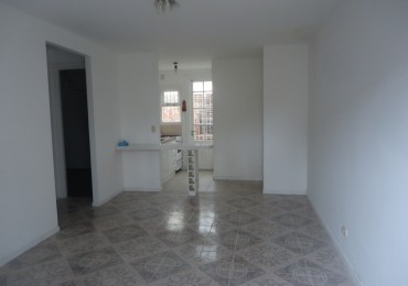 ALQUILER 24 MESES PH AL FRENTE DE 3 AMBIENTES CON PATIO INTERNO. POMPEYA