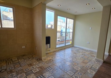 VENTA DEPARTAMENTO 2 AMBIENTES A LA CALLE CON BALCON . CENTRO